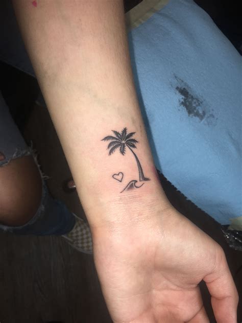 Palm tree tattoo #tiny_tattoo_tree | Palm tattoos, Palm tree tattoo ...