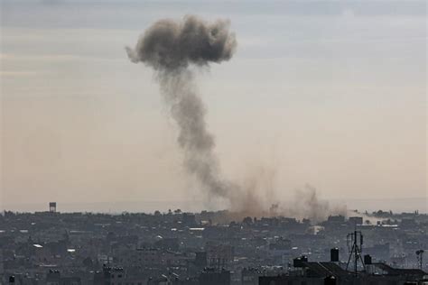 Israeli air strike kills 11 in Gaza; UN says Israel blocks aid to north ...