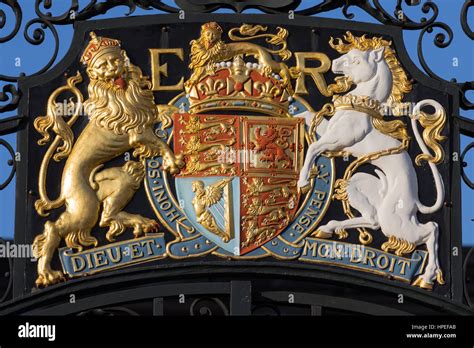 Royal coat of arms of the United Kingdom Stock Photo - Alamy