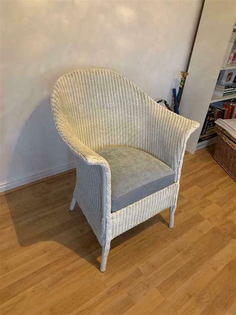 FreelyWheely: White Wicker Chair