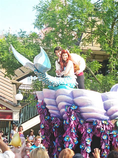 Eric & Ariel @ DisneyLand, Paris - The Little Mermaid Photo (18570393) - Fanpop