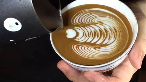 Latte art basic Rosetta - YouTube