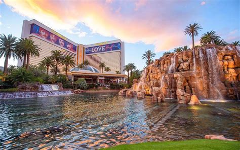 13 Best Lazy River Hotels In Las Vegas - Updated 2020 | Trip101