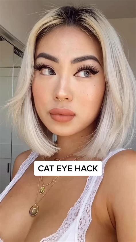 Ellen V Lora(@ellen.vlora) on TikTok: meow how-to: cat-eye makeup #makeuphack #goingpro # ...