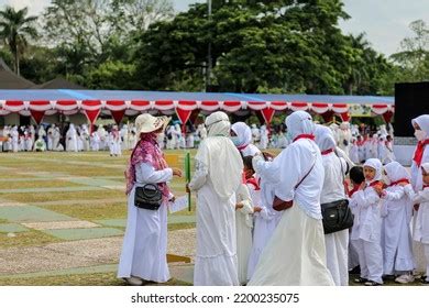 Kindergarten Children Performing Hajj Rituals Manasik Stock Photo 2200235075 | Shutterstock