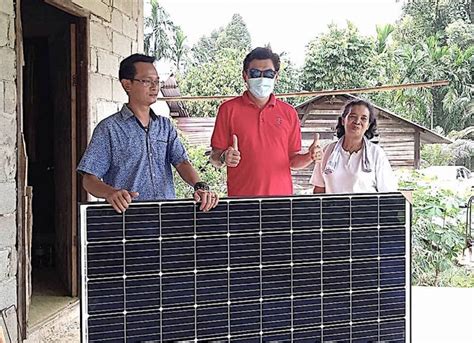 LONGi Kuching donates solar panels to light up Kg Quop residents’ lives | DayakDaily