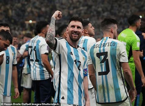 Gabriel Batistuta BURSTS into tears of joy as Argentina win the World ...