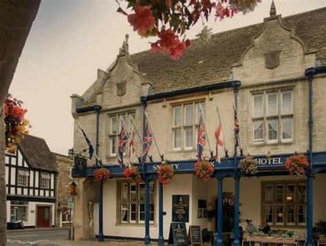 'The Snooty Fox' Tetbury, England | Old pub, Stable decor, Tetbury