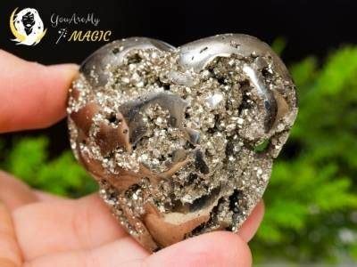 Pyrite Flake vs Gold Flake : Know the Difference - YouAreMyMagic