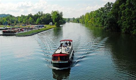 Life in the Slow Lane: Navigating the Erie Canal - The New York Times