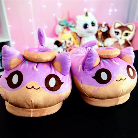 Aphmau Donut Cat Slippers Merchandise Unboxing - American Kids Vids