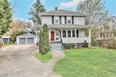 303 Newman Ave, Rumford, RI 02916 - See Est. Value, Schools & More