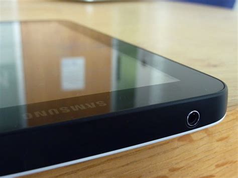 Samsung Galaxy Tab vs Apple iPad size-comparison photos - CNET