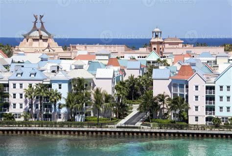 Paradise Island Residential And Resort Skyline 18951293 Stock Photo at Vecteezy