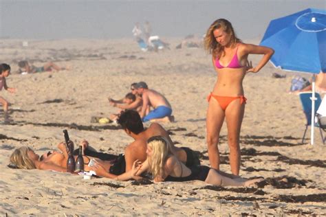 Christie Brinkley Her Lookalike Daughter Flaunt Bikini Bodies On Hamptons Beach Day