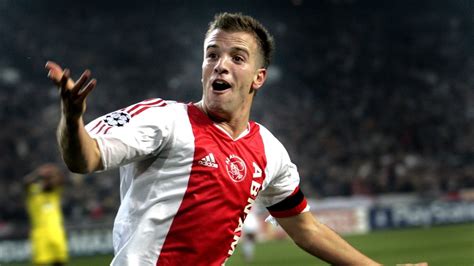 Van der Vaart denkt serieus na over terugkeer Ajax | NOS