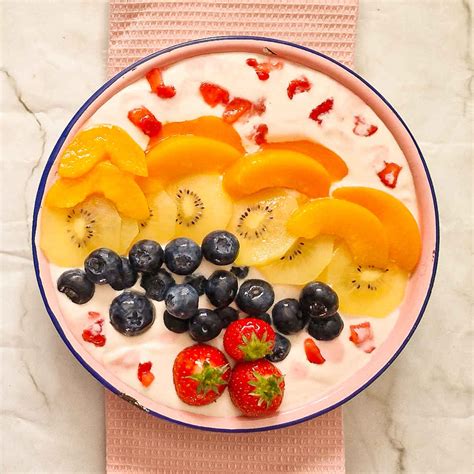 Summer yogurt fruit bowl - Recipes | Dairy UK