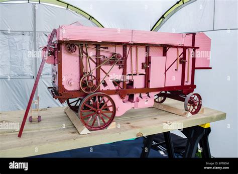 A scale model threshing machine Stock Photo - Alamy