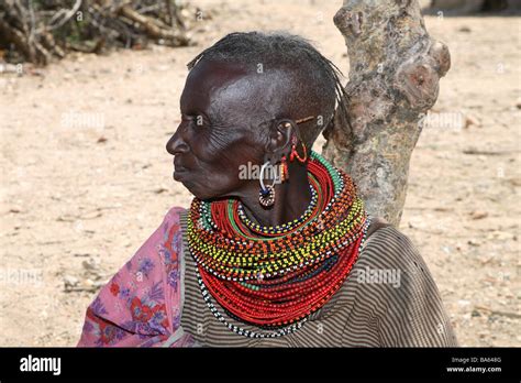 Kenya Turkana-Frau gaze at the side neck-jewelry portrait no models ...