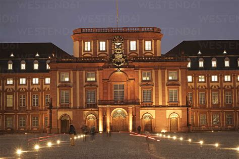 Germany, Mannheim, view to Mannheim Palace at evening twilight ...