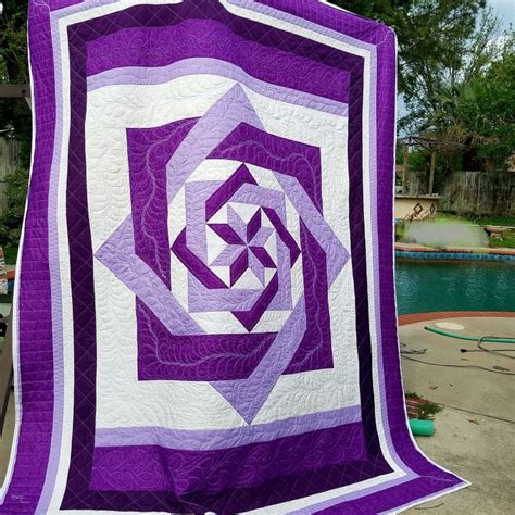 Labyrinth quilt pattern by Debbie Maddy for Calico Carriage Quilt Designs. | Labrynth quilt ...