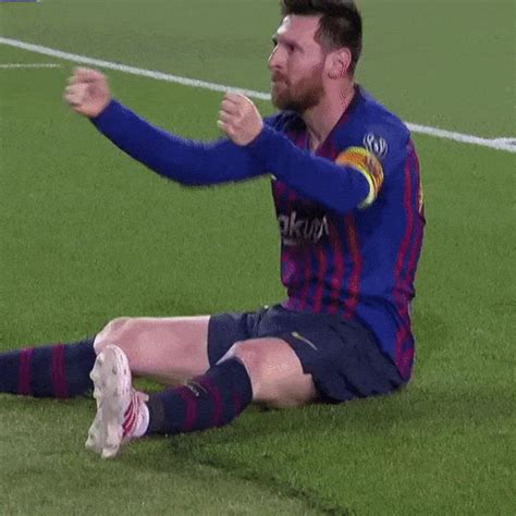 Lionel Messi GIFs - Find & Share on GIPHY