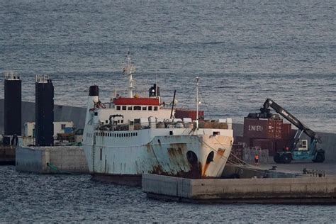 Greece delivers feed to cattle ship at sea for months - Country Guide