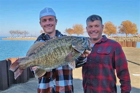 10-Plus-Pound Lake Erie Smallmouth Smashes 68-Year-Old Recor - In-Fisherman