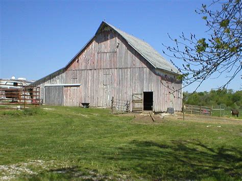 Old barn, neat! Country Barns, Old Barns, Country Life, Country Living, Barn Pictures, Love ...