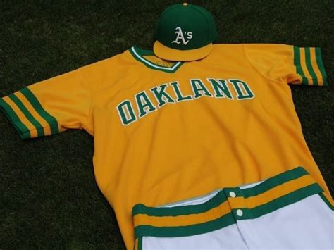 A's, Cubs to sport throwback jerseys for '80s retro night | theScore.com