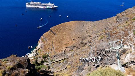 Cable car in Fira - Santorini - santorini-more.com