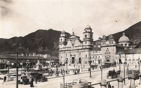 Fotos antiguas de Bogotá - Plaza de Bolívar | Bogota antigua, Historia ...