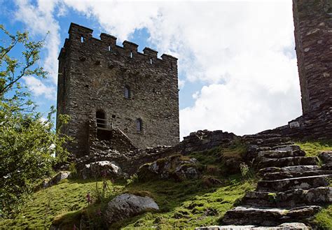 Dolwyddelan Castle (2) © Mike Searle cc-by-sa/2.0 :: Geograph Britain and Ireland