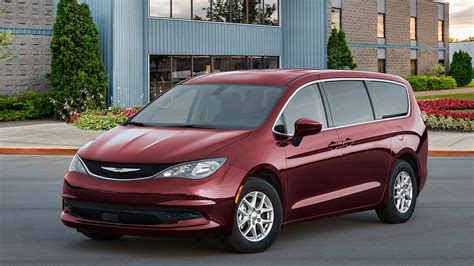 2022 Chrysler Voyager: Choosing the Right Trim - Autotrader