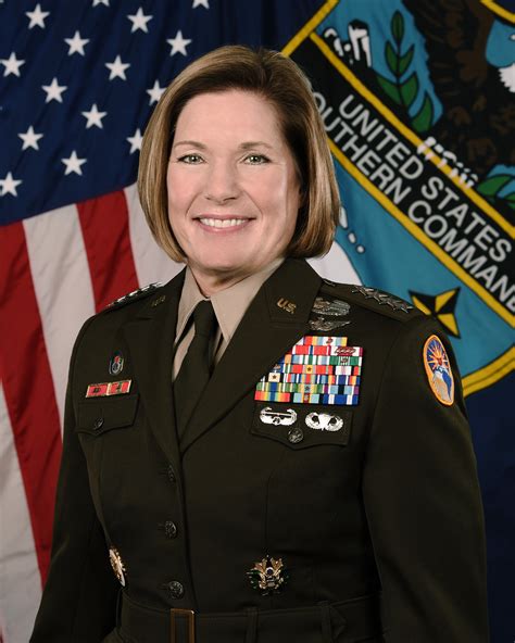 Gen. Laura J. Richardson and US Army Ladies