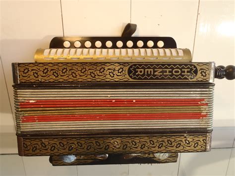 Accordion types Information pages for Melodeon and Button accordions