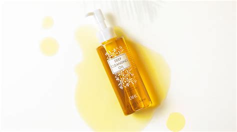 Does Your Skin Need an Oil Cleanser? – DHC India