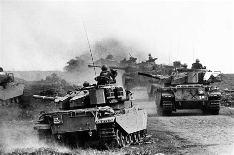 Israeli Centurion tanks at the Golan Heights during the Yom Kippur war, 1973. [1000 x 663] : r ...