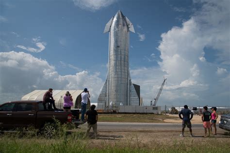 SpaceX has unveiled the rocket it hopes will one day carry humans to Mars | MIT Technology Review