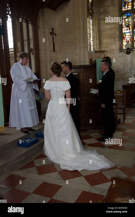 Vicar wedding hi-res stock photography and images - Alamy