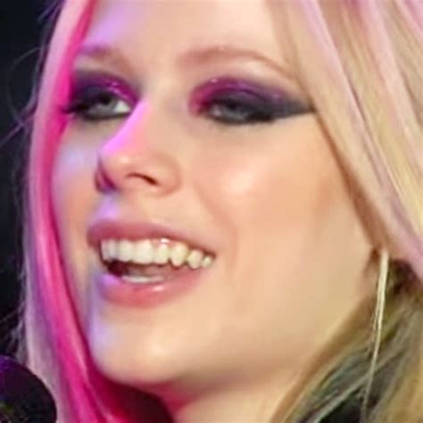 Avril Lavigne Eye Makeup What The - Mugeek Vidalondon