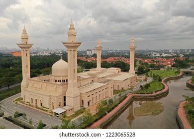 Bukit Jelutong Mosque Stock Photo 1223065528 | Shutterstock