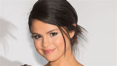 Selena Gomez Lupus Diagnosis — Chemotherapy Treatment | Teen Vogue