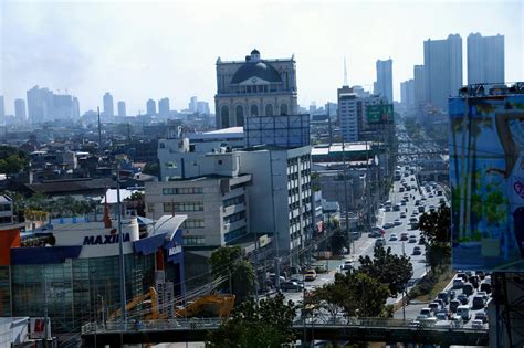 Photo ni Ompong: The Busy Street of Quezon Avenue