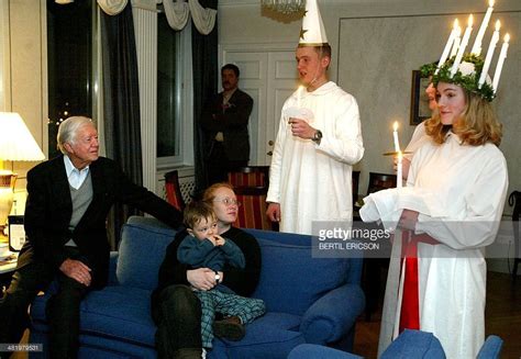 This year's Nobel peace prize laureate Jimmy Carter (L) sits with his daughter… Hugo Watch ...