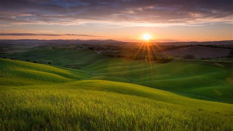 Hintergrundbilder : 2048x1152 px, Feld, Hügel, Italien, Landschaft, Natur, Sonne ...