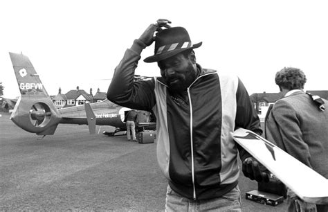 Viv Richards arrives by helicopter at the Rishton club ground | ESPNcricinfo.com