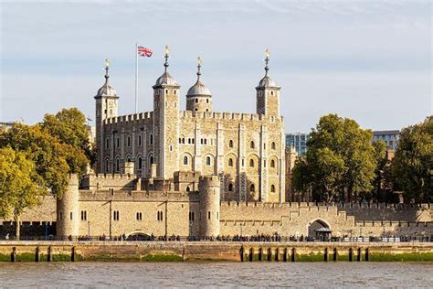 Tower of London Tickets & Tours - Get Tickets to Corwn Jewels & White Tower