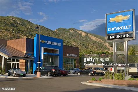 Car Dealership Building Photos and Premium High Res Pictures - Getty Images