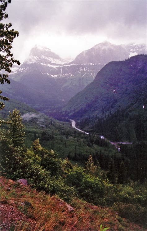 GOING TO THE SUN ROAD TO LOGAN PASS AT GLACIER NATIONAL PARK